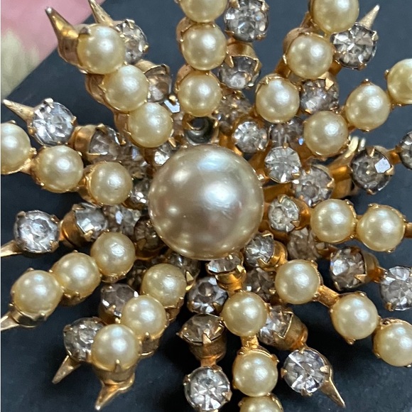 Vintage CARO brooch with pearls and crystals - Picture 3 of 5
